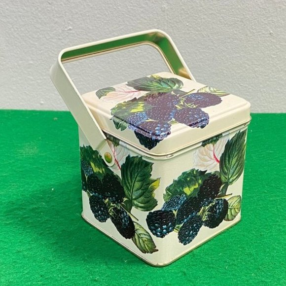 Vintage Tin Jewelry Box with Key, Storage Keepsake Box, Trinket Box, Ring Box, H - Picture 1 of 11